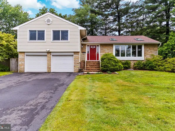 3 Vander Veer Dr, Lawrence Township, NJ 08648