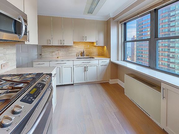 3rd image of 300 E 40th St APT 21R