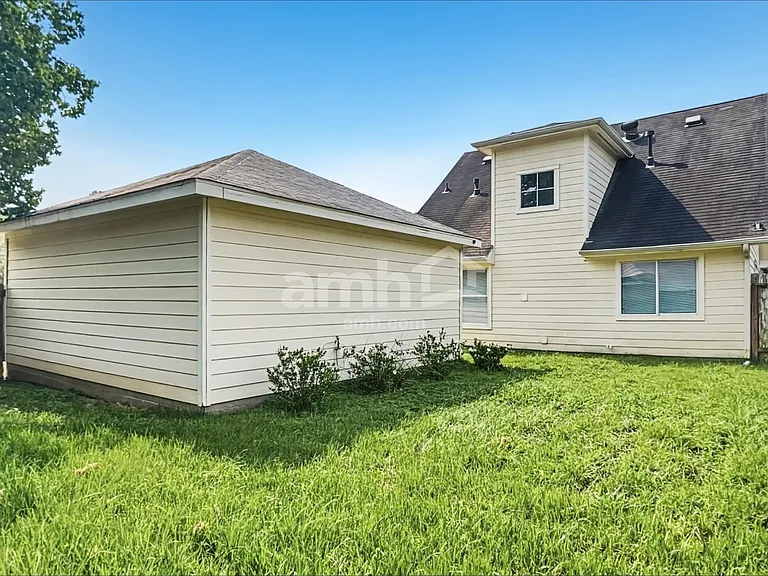 833 Lightningbug Ln — Photo 16