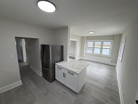 3rd image of 1624 Carlisle AVENUE