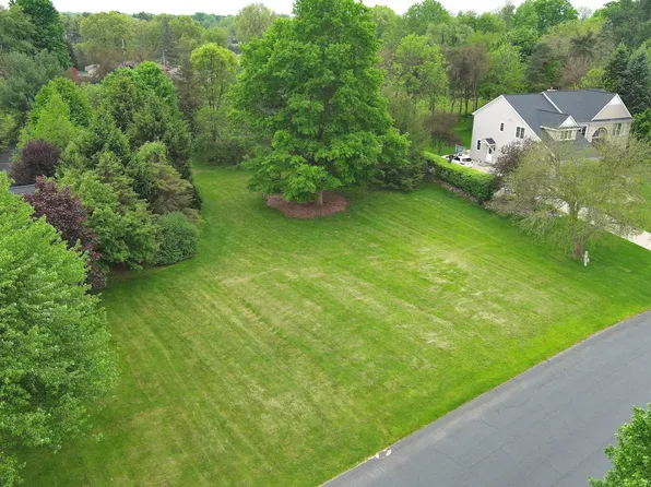 5909 Rolling Pines Ct, Kalamazoo, MI 49009