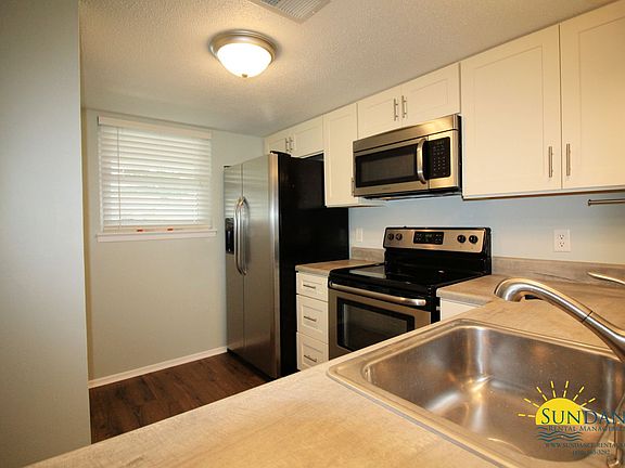 5th image of 223 Carmel Dr Unit 17