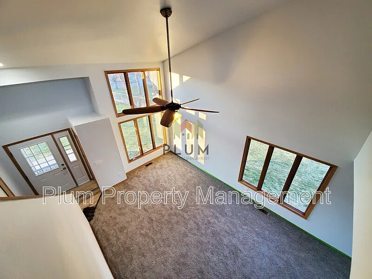 2360 Village Sq — Photo 15