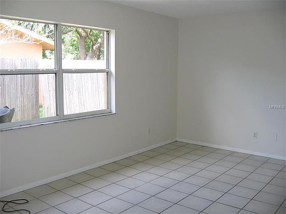3rd image of 1007 Lake Palms Dr