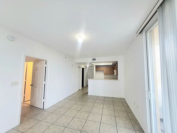 5th image of 118 NW 6th Ave #2