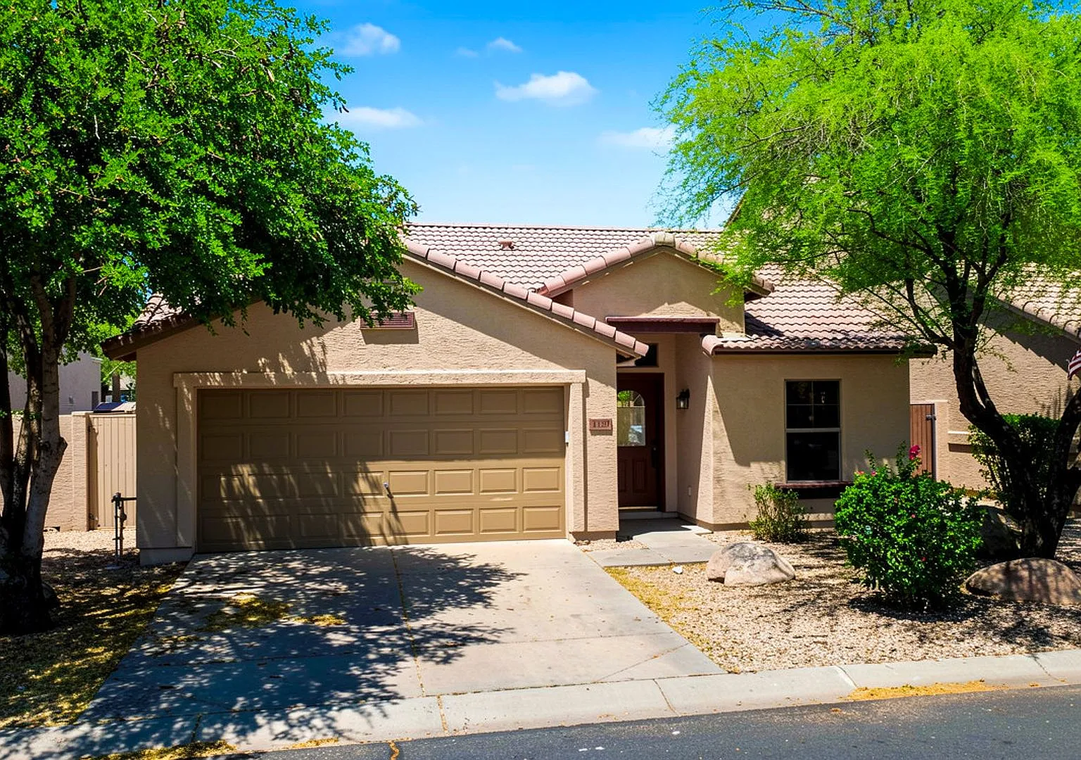 Well maintained 3 bedroom home in Cave Creek AZ - Available Today! — Photo 4