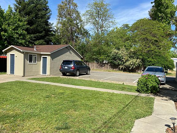 4th image of 718 W 10th St #6