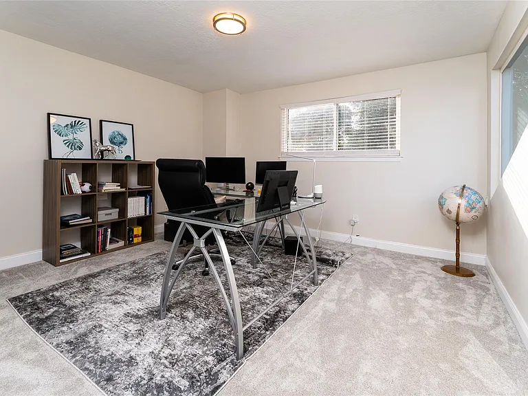 8311 Amber Cove Dr — Photo 16