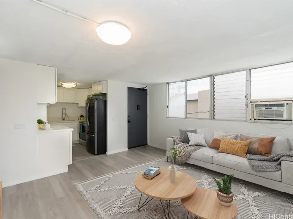 502 Captain Cook Ave APT 302, Honolulu, HI 96813