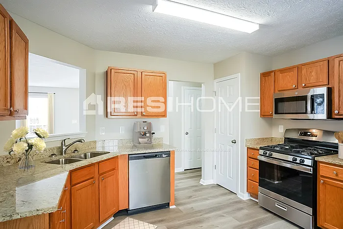 8761 Valley Lakes Ct — Photo 3