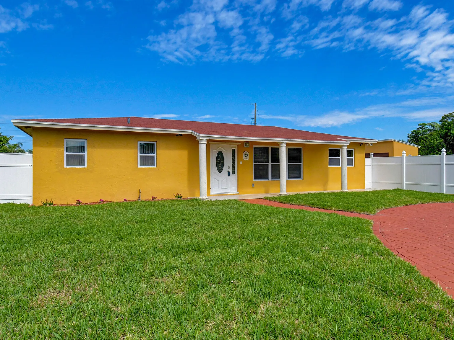 3 bed, 2.0 bath, 1340 sqft, $3,200 — Photo 1
