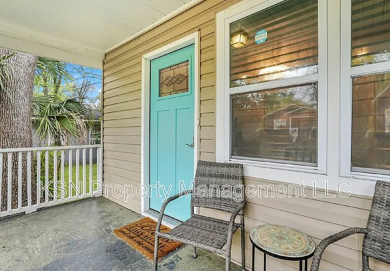 1305 E 32nd St — Photo 10