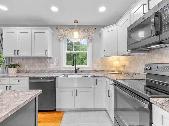 3rd image of 10 Meghan Drive