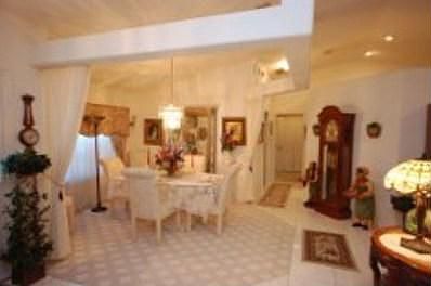 5th image of 8 Fairbank Ln