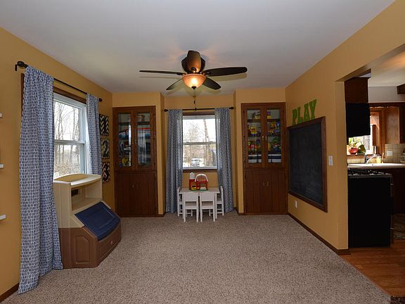 5th image of 157 Laurel Dr S