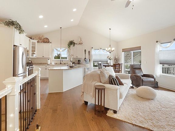 3rd image of 731 Keystone DRIVE
