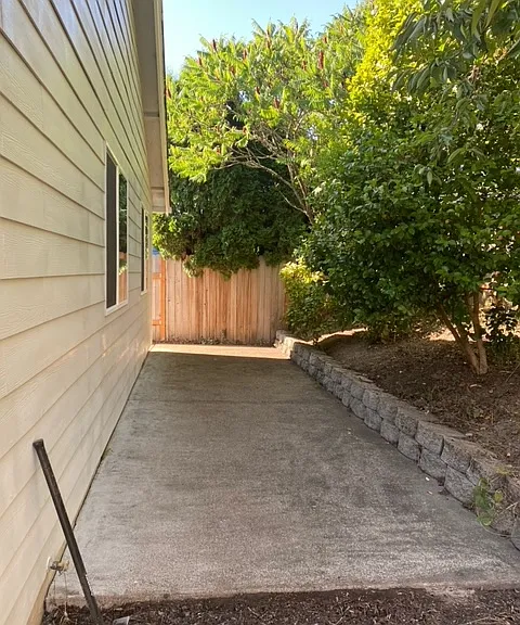 1135 NE Conser Pl — Photo 24