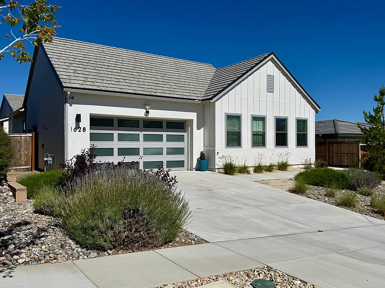 1628 Huntley Trl — Photo 2