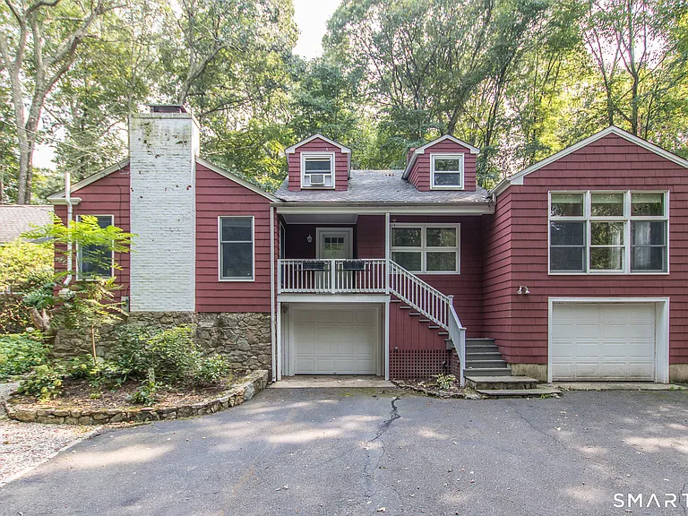 211 New Canaan Rd — Photo 1