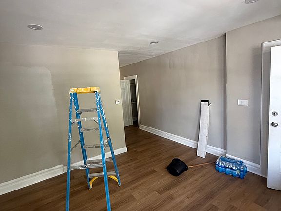3rd image of 218 Linden Ave Unit 1