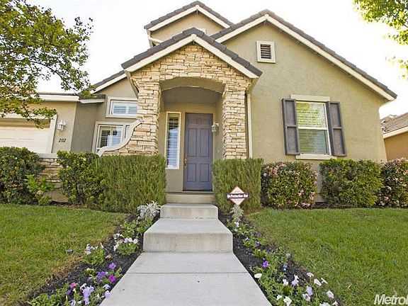 2nd image of 202 Marina Ln