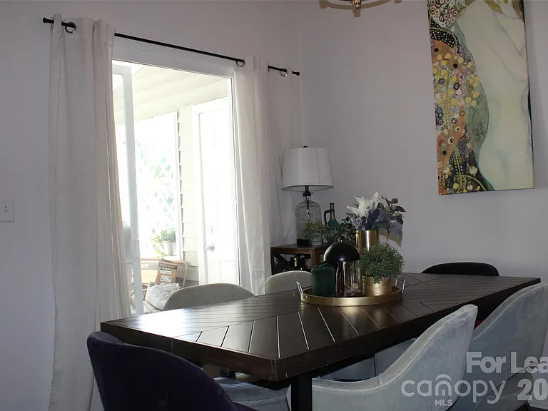 430 Queens Rd — Photo 8