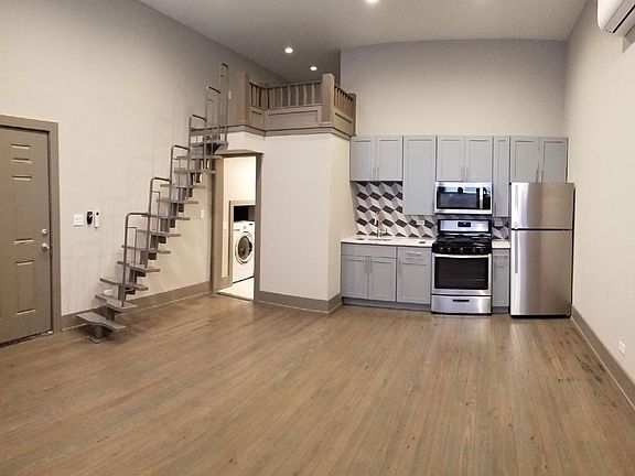 2nd image of 2957 N Avers Ave #Ne52wc60q