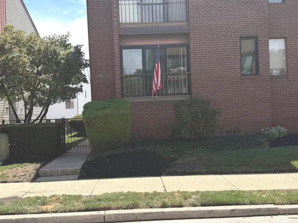 9525 James St #-2b, Philadelphia, PA 19114