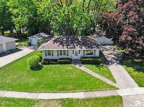 4725 Burgis Ave SE, Kentwood, MI 49508