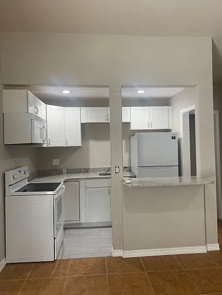 Studio kitchen with full size appliances (except dishwasher)