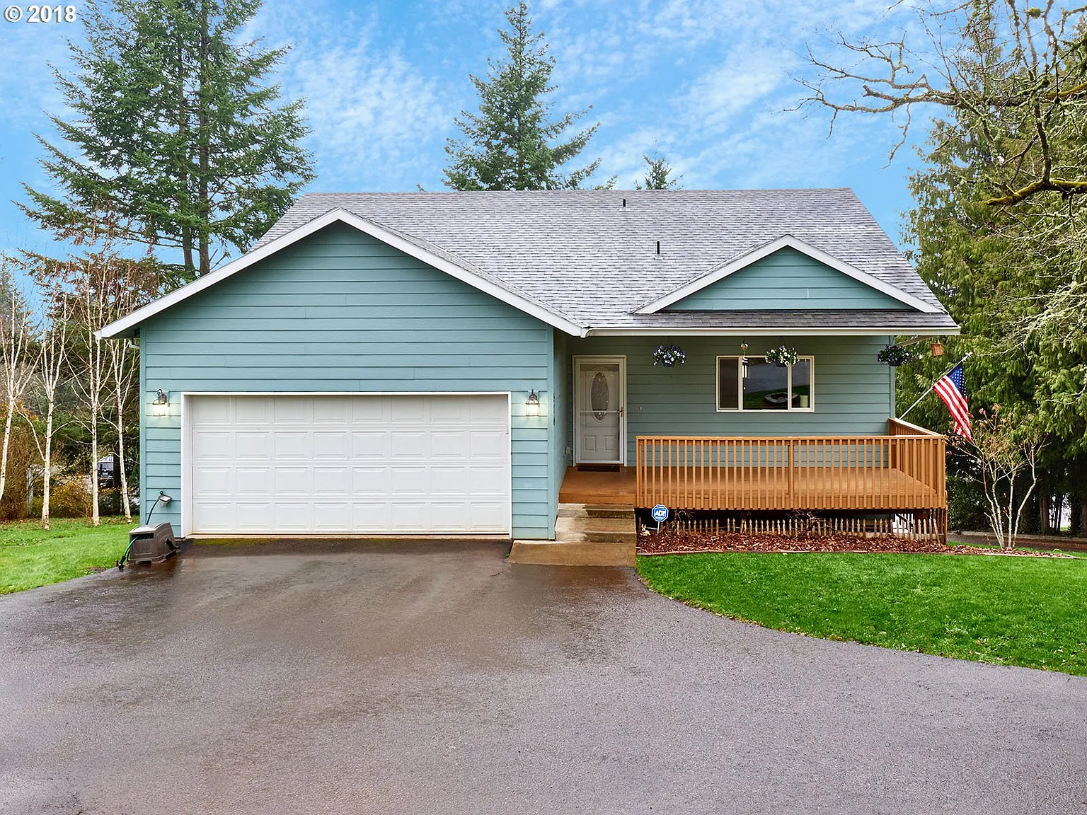 570 NE Westview Ln photo 1