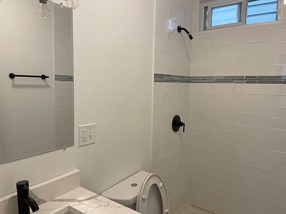 4th image of 3751 N Whipple St APT 1