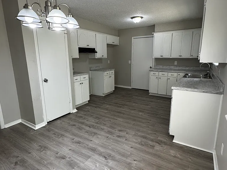 220 Bainbridge Rd — Photo 8