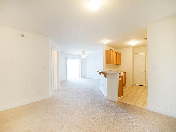 5th image of 800 Wyndhurst Dr APT 19