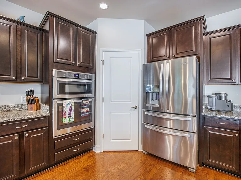 321 Decatur Dr — Photo 8