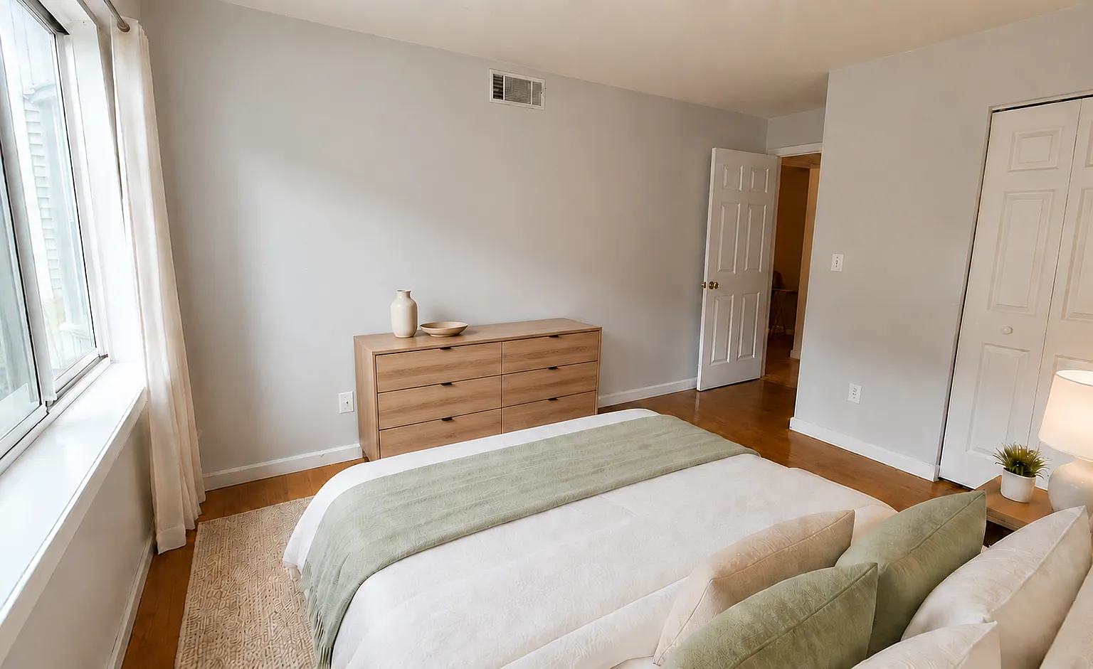 2 bed, 815 sqft, $2,500 — Photo 2