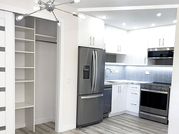 Completely brand new kitchen with top of the line appliances!