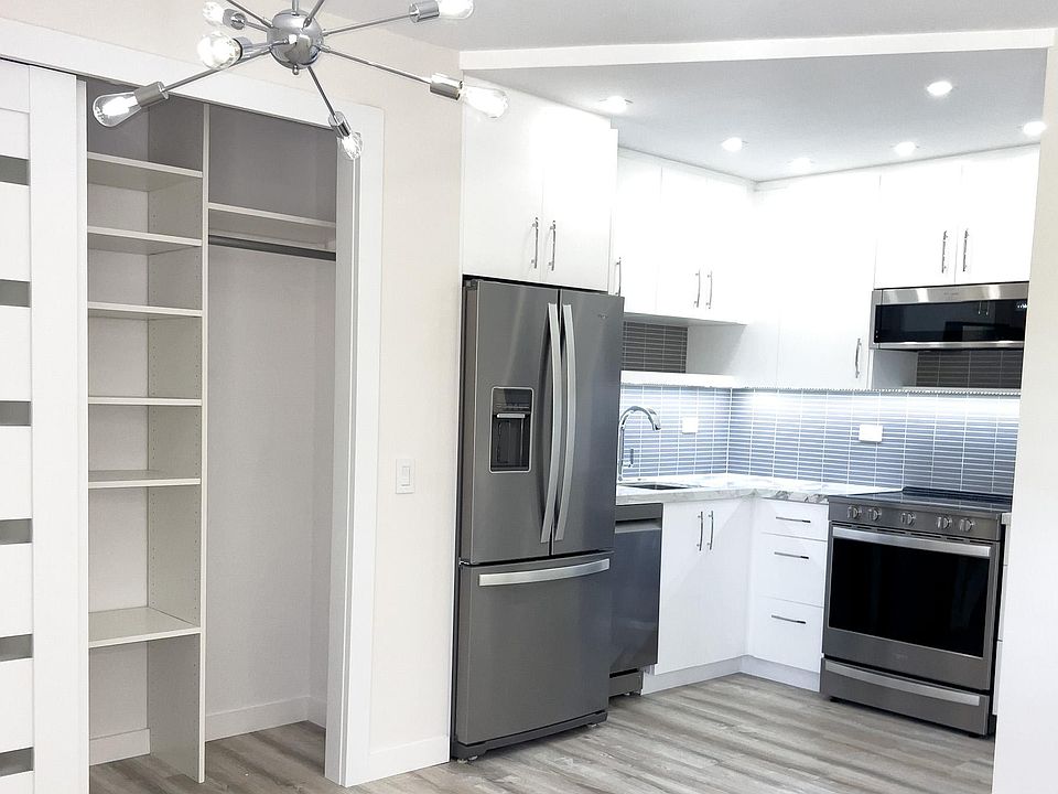 Completely brand new kitchen with top of the line appliances!
