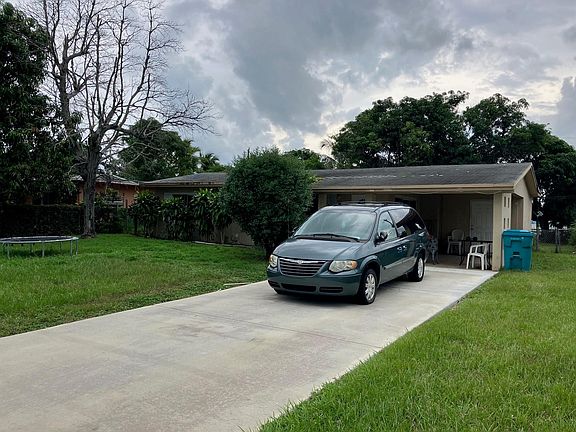 4th image of 302 NE 14th Avenue