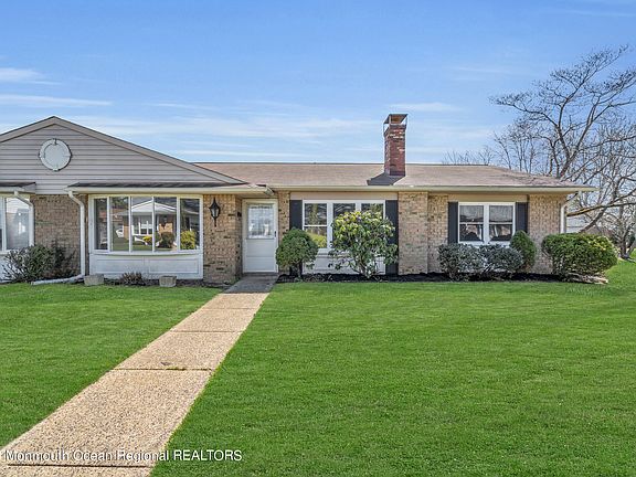 5th image of 150 Buckingham Drive #B