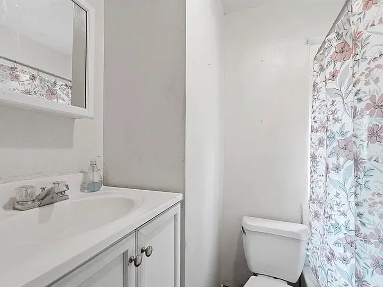 Downstairs full bathroom