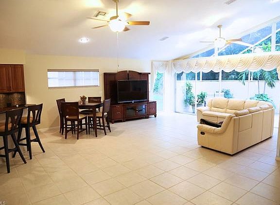 4th image of 9821 Las Casas Dr
