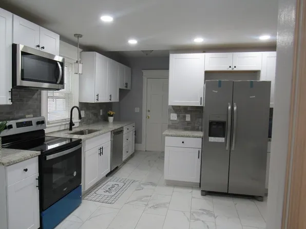 138 Bloomfield St, Springfield, MA 01108