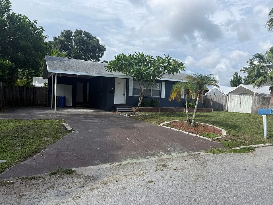 1612 15th Ave W