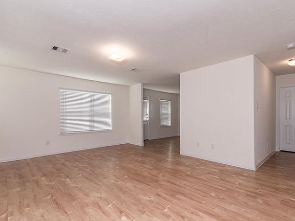 4th image of 918 Running Creek Ct
