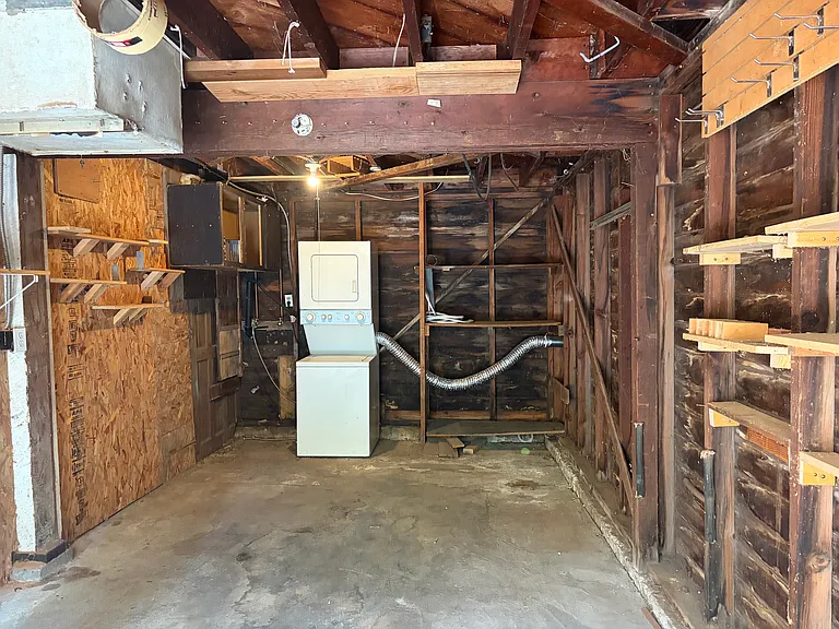 419 E St — Photo 14