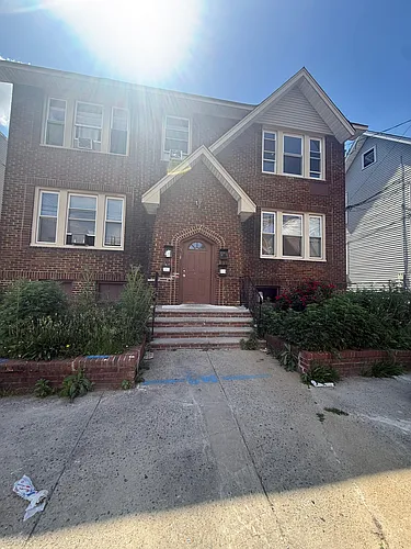 360 Wainwright St #2 Photo 1