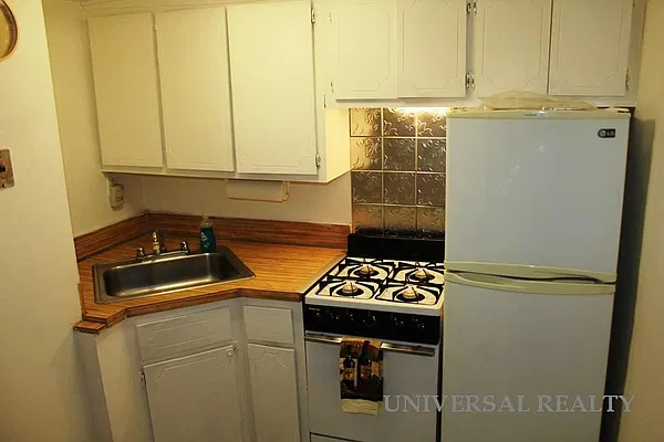 Sold by Universal Realty Group | media 11