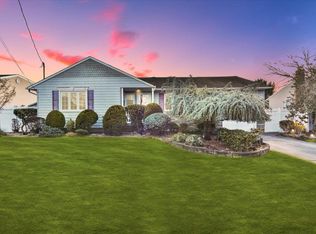 112 N Manhattan Ave, Massapequa, NY 11758
