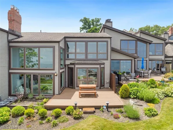 360 Darbys Run #6, Bay Village, OH 44140